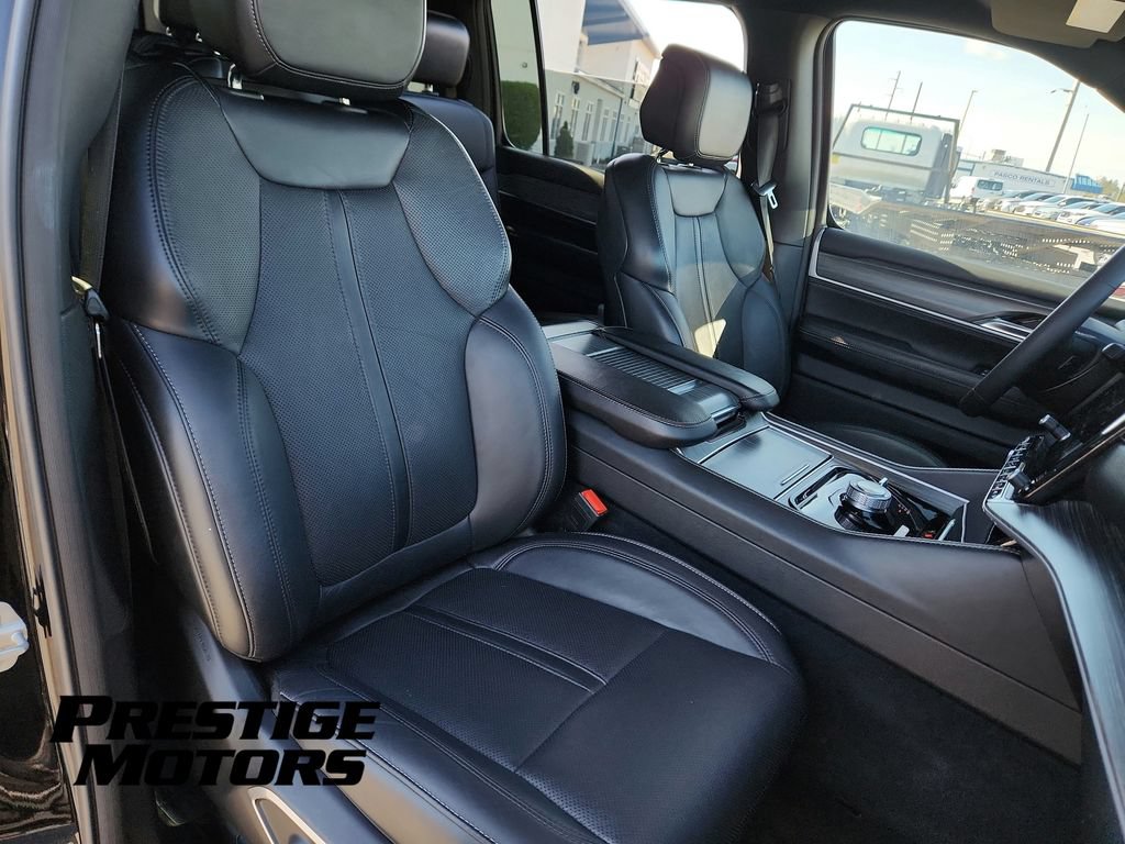 Used 2024 Jeep Wagoneer L Series II w/ Flexible Seating Group AWD/4WD image 26