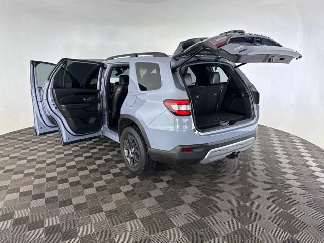Used 2025 Honda Pilot TrailSport image 20