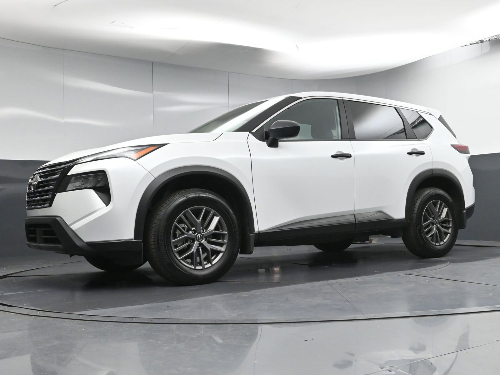 Used 2025 Nissan Rogue S image 19