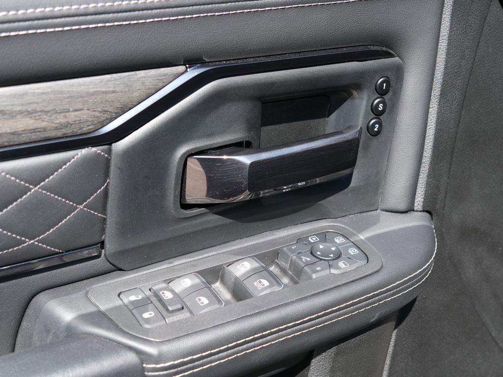 Used 2025 RAM 3500 Limited image 28