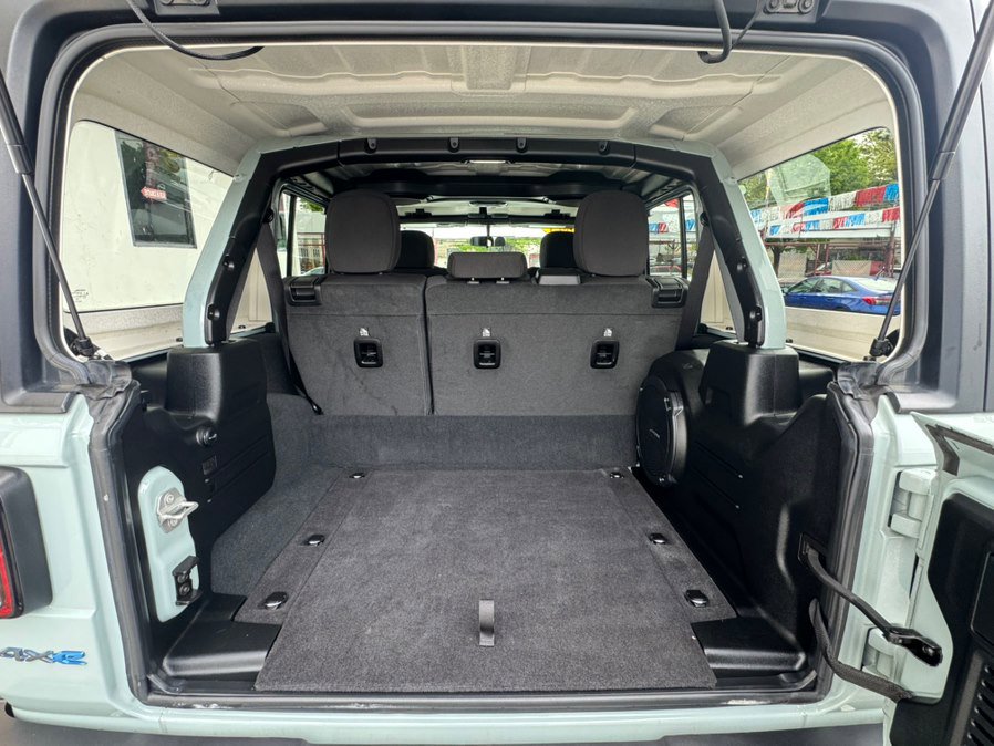 Used 2023 Jeep Wrangler Unlimited w/ Cold Weather Group AWD/4WD image 32