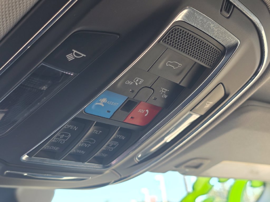 Used 2023 Jeep Grand Cherokee 4WD 4xe image 32