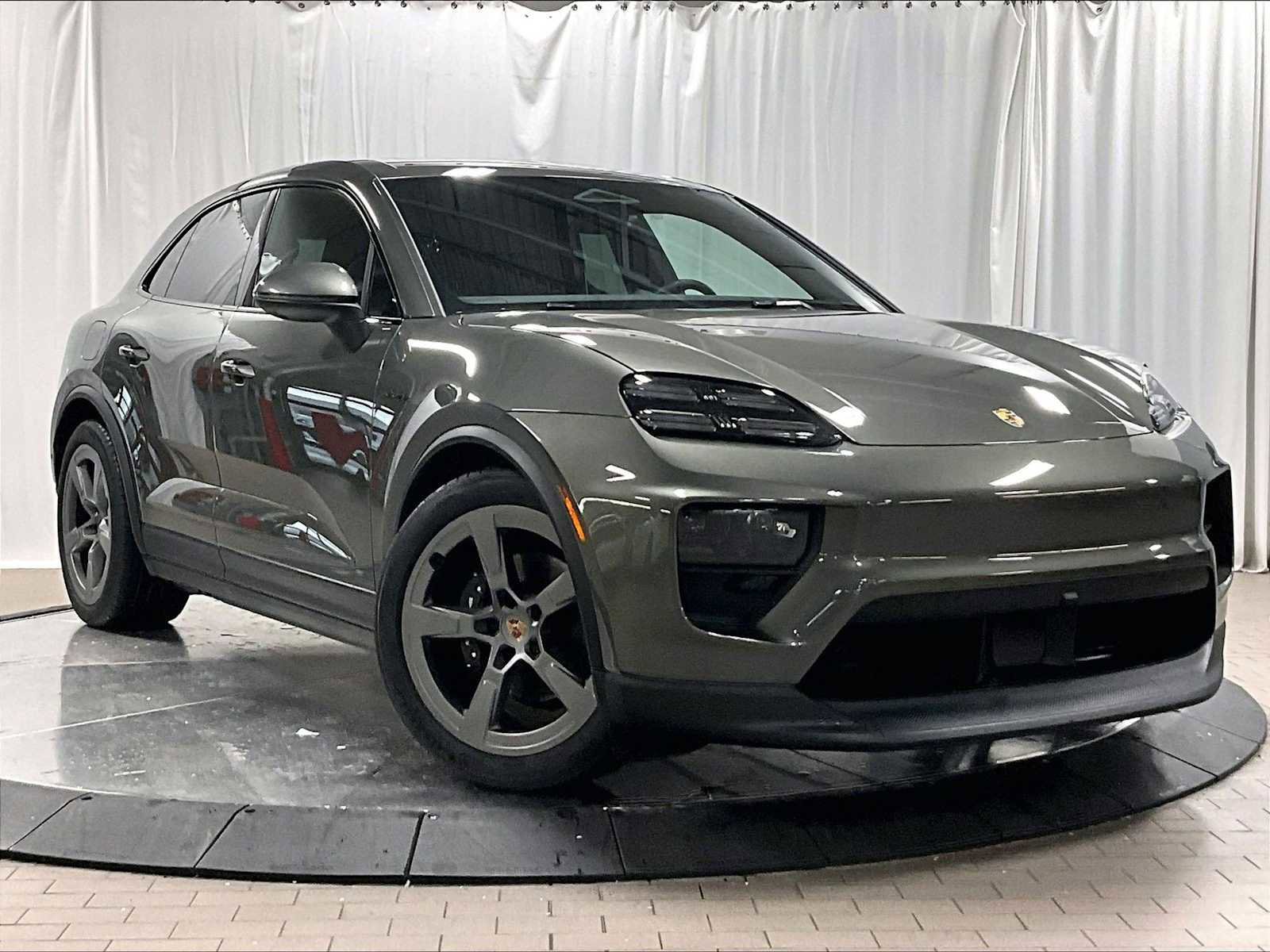 Used 2025 Porsche Macan 4 Electric image 12