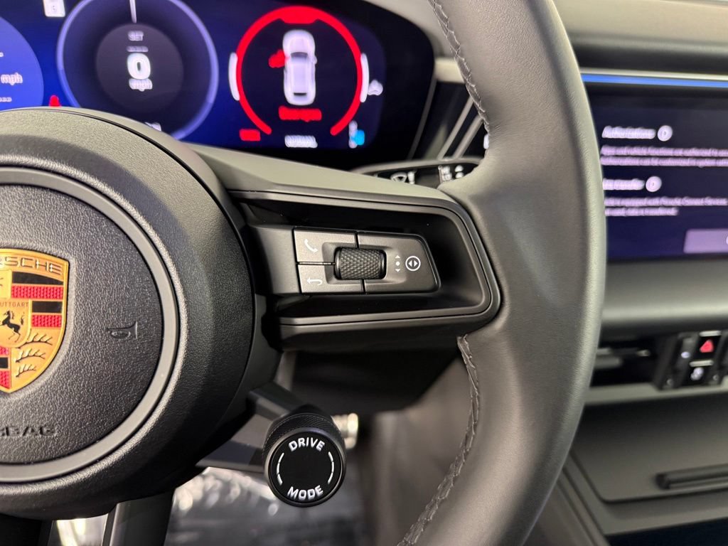Certified 2025 Porsche Macan 4S Electric AWD/4WD image 26