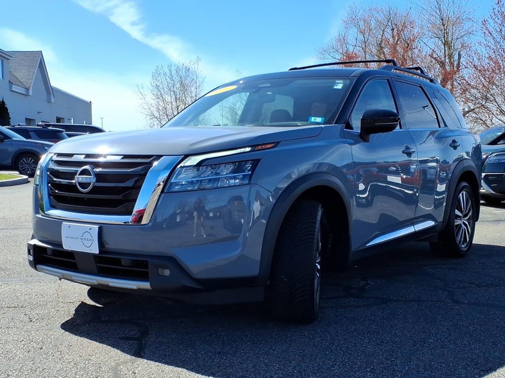 Used 2022 Nissan Pathfinder Platinum AWD/4WD image 6