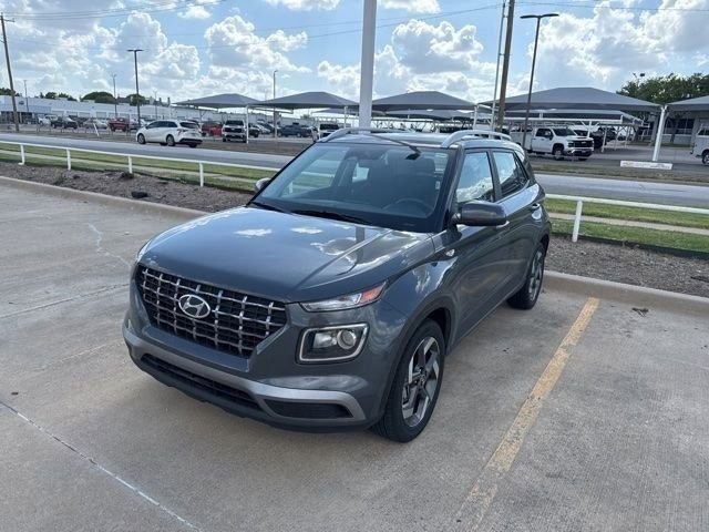 Used 2025 Hyundai Venue SEL image 3