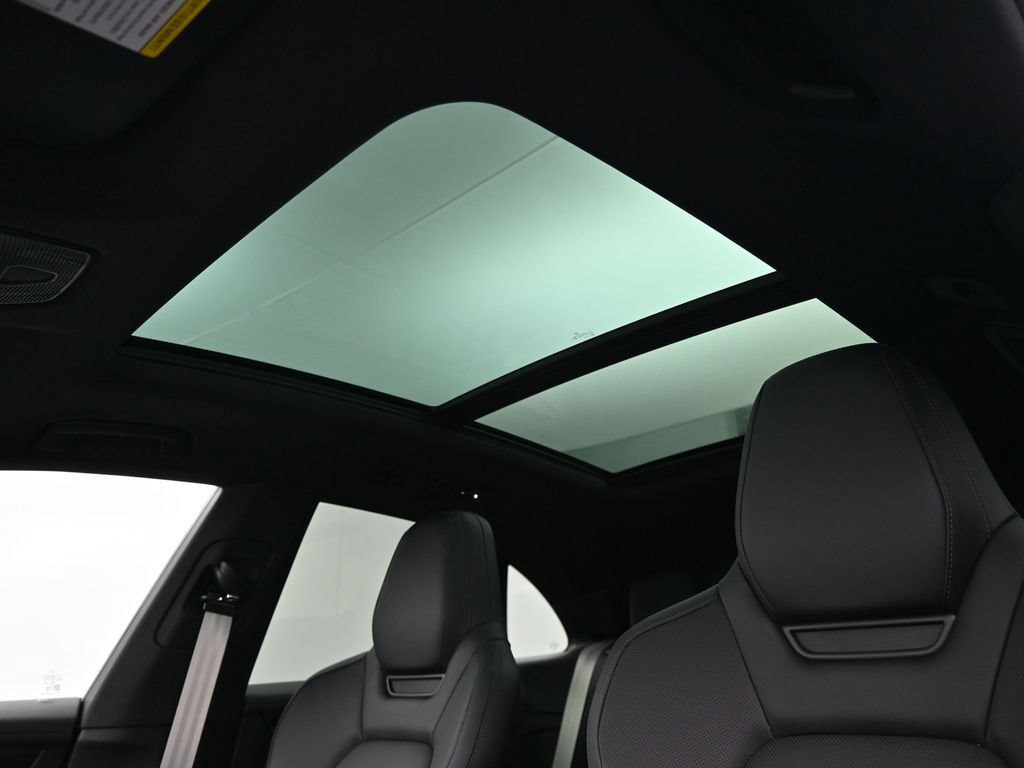 Certified 2025 Porsche Macan Electric RWD image 13