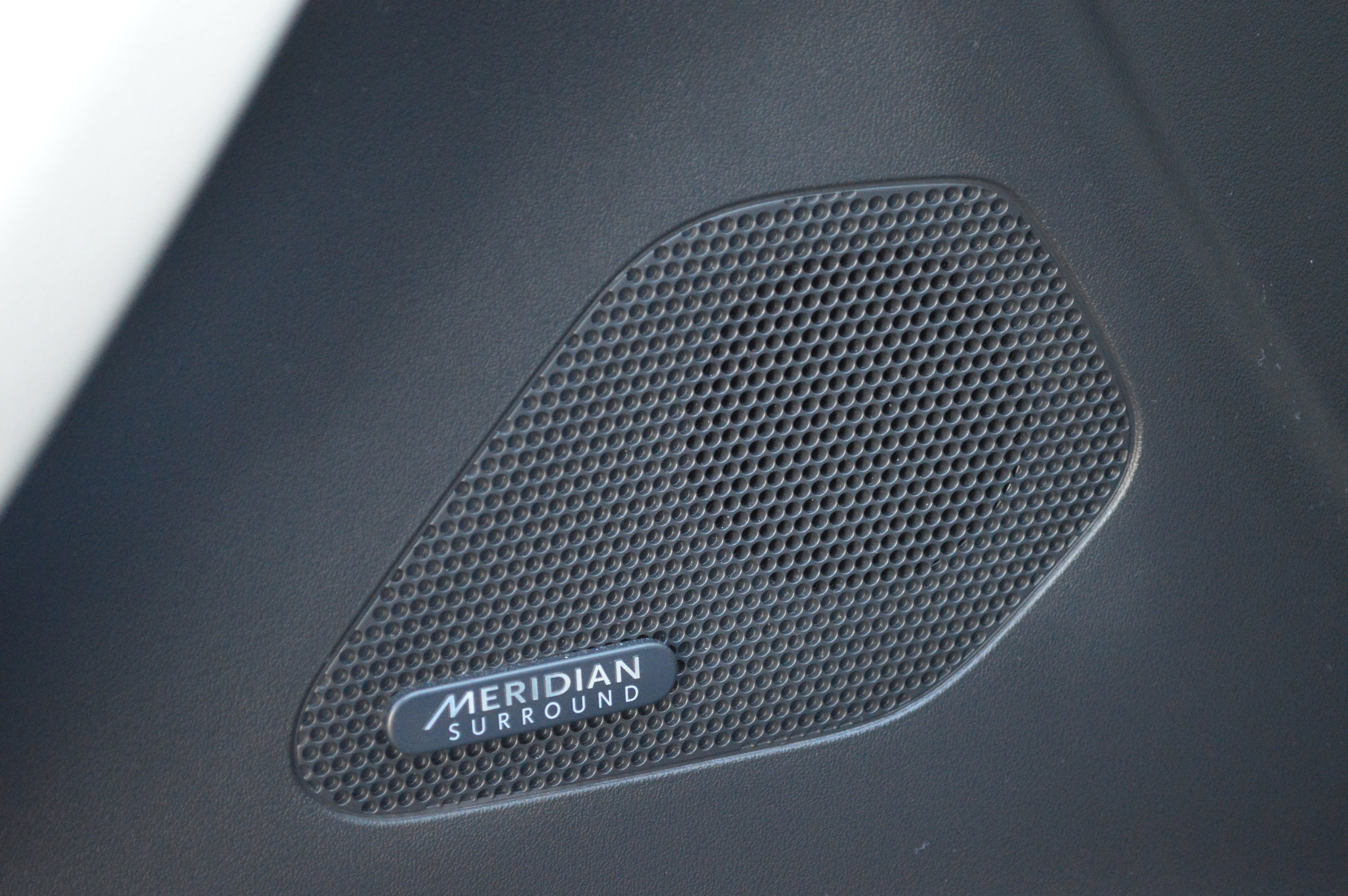 Used 2020 Jaguar F-PACE SVR image 15