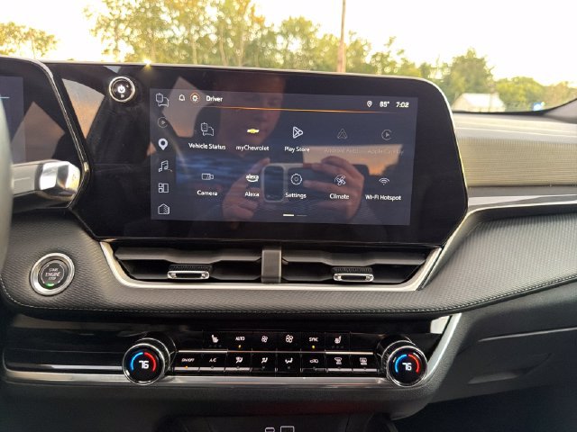 Used 2025 Chevrolet Equinox LT w/ Convenience Package II AWD/4WD image 17