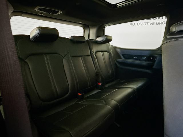 Used 2023 Jeep Grand Wagoneer 4WD w/ Flexible Seating Group image 29
