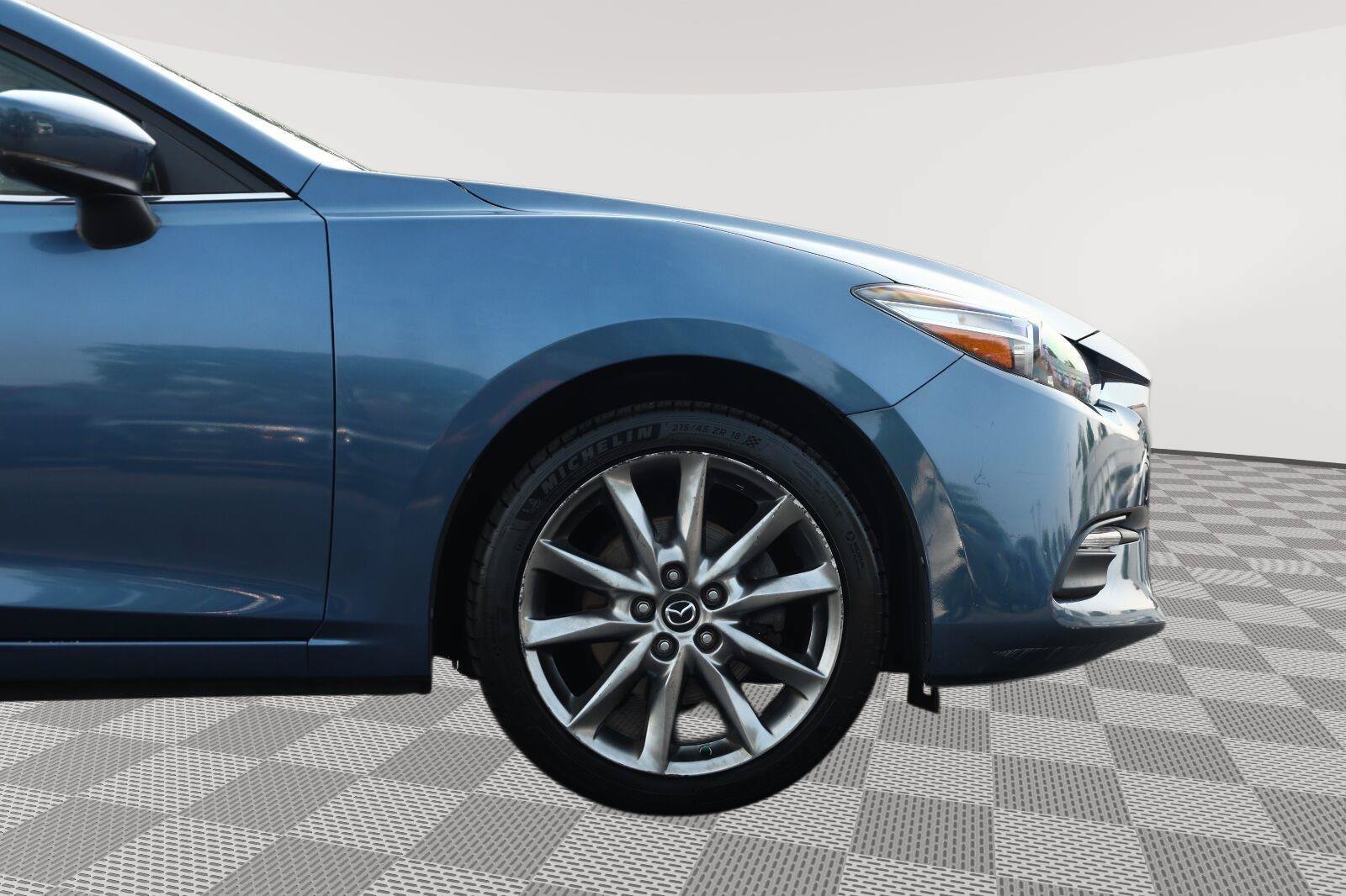 Used 2018 MAZDA MAZDA3 Touring FWD image 9