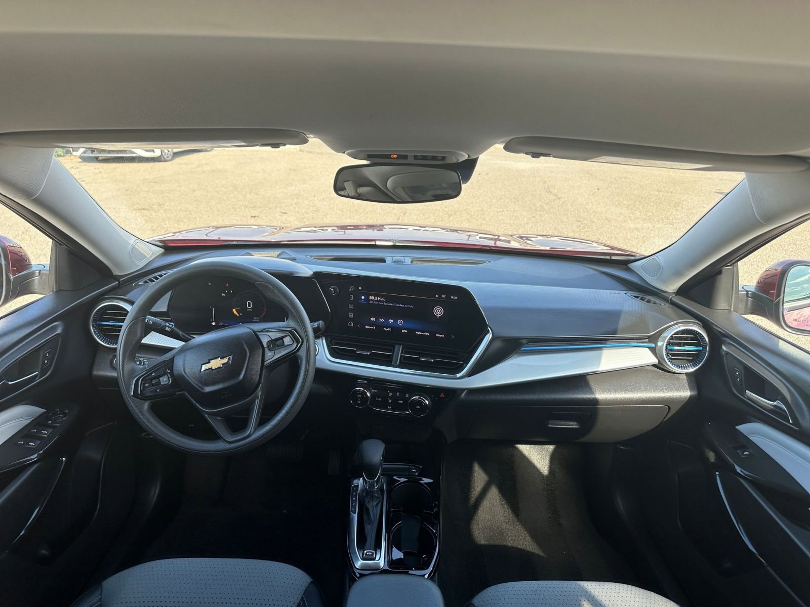 Used 2025 Chevrolet Trax LT image 33
