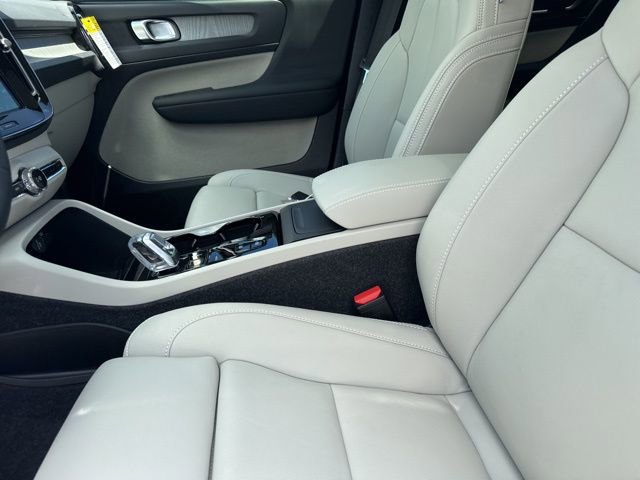 New 2026 Volvo XC40 B5 Plus w/ Protection Package Premier image 17