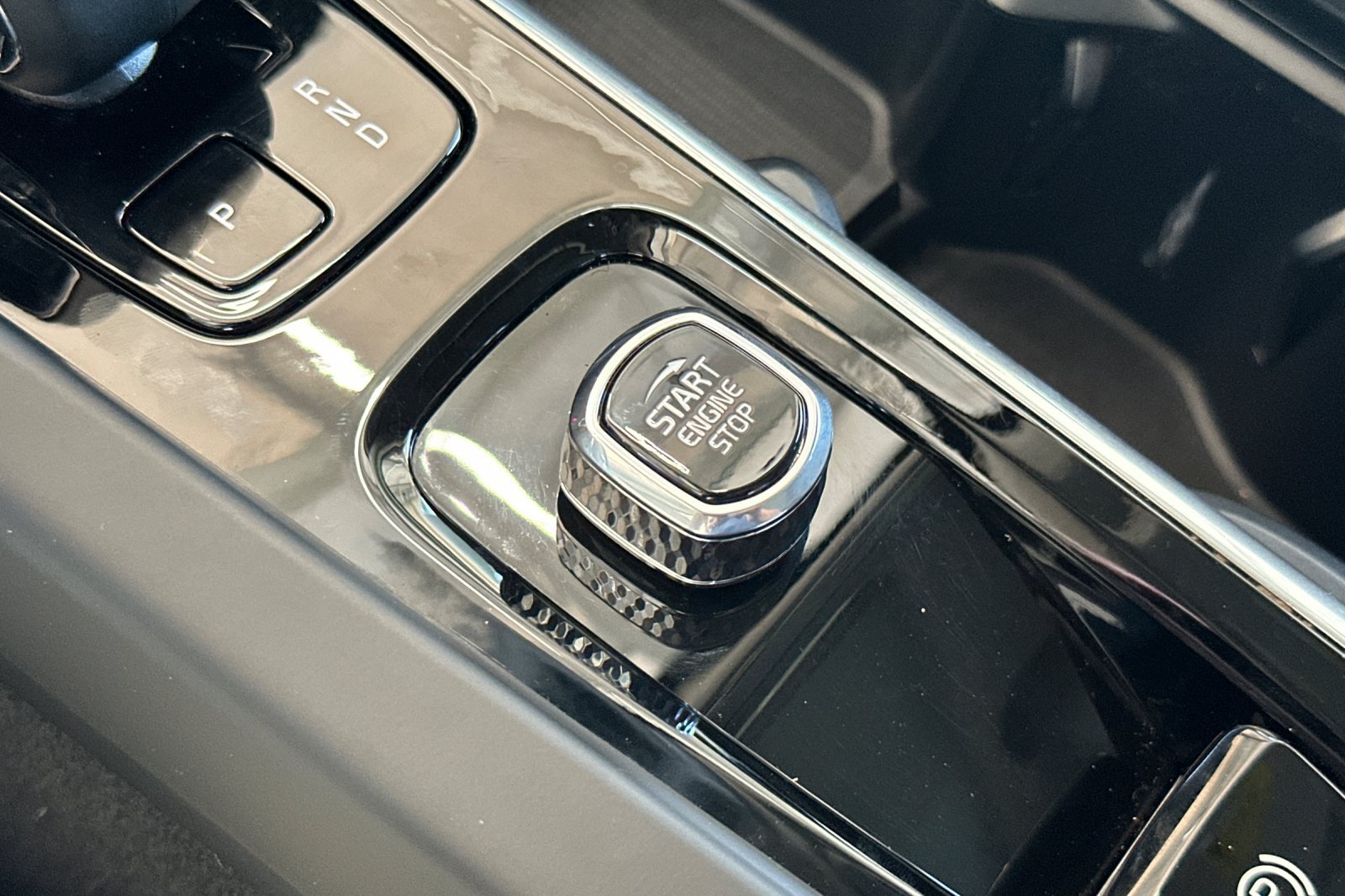 Certified 2023 Volvo XC60 T8 Plus AWD/4WD image 27