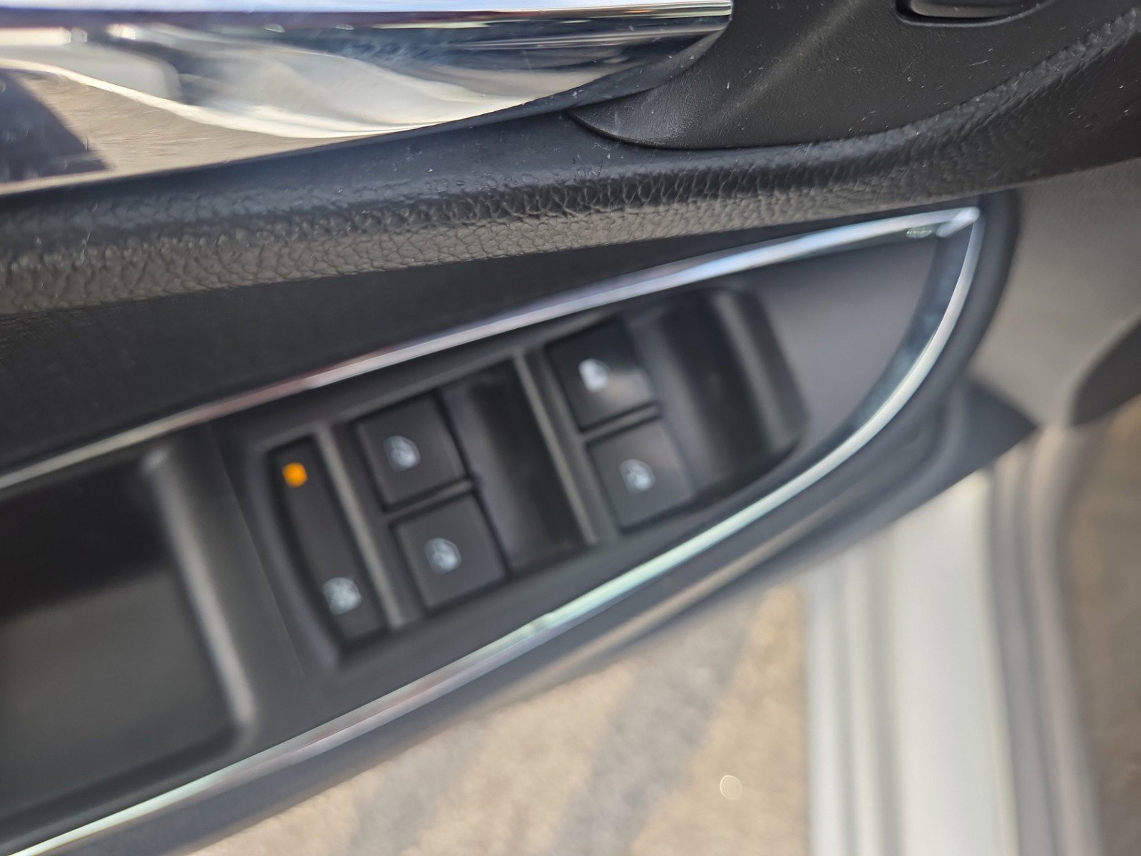 Used 2017 Chevrolet Cruze LT w/ Sun And Sound Package FWD image 21