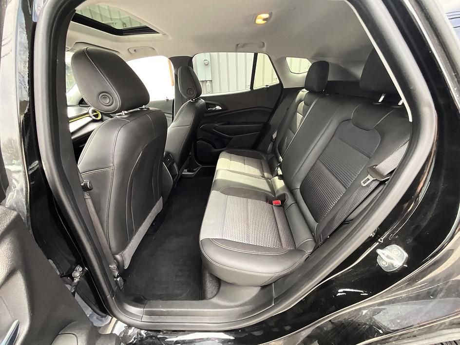 Used 2024 Chevrolet Trax LT w/ Sunroof Package image 27