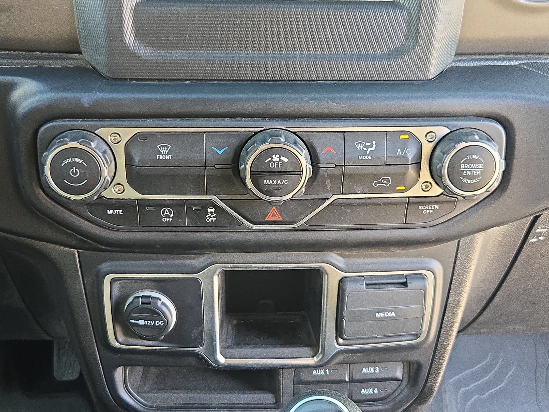 Used 2022 Jeep Wrangler Sport AWD/4WD image 17