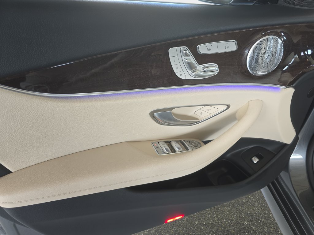 Used 2020 Mercedes-Benz E 350 Sedan image 25