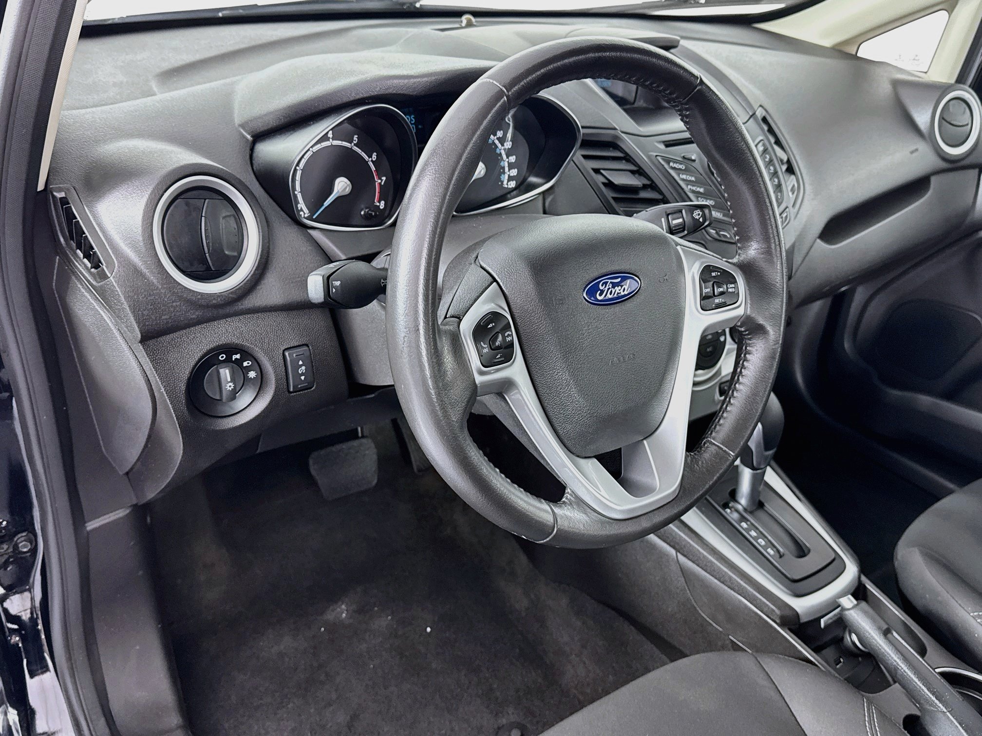 Used 2016 Ford Fiesta SE FWD image 9