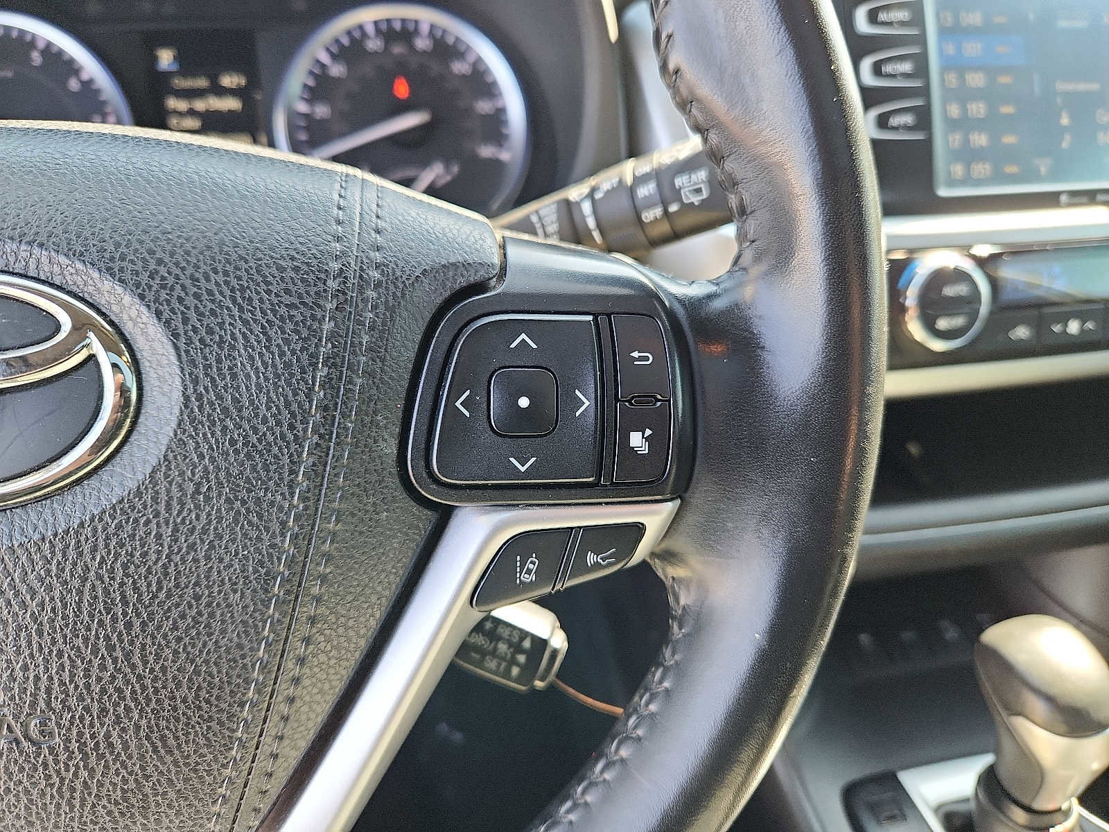 Used 2019 Toyota Highlander SE image 21