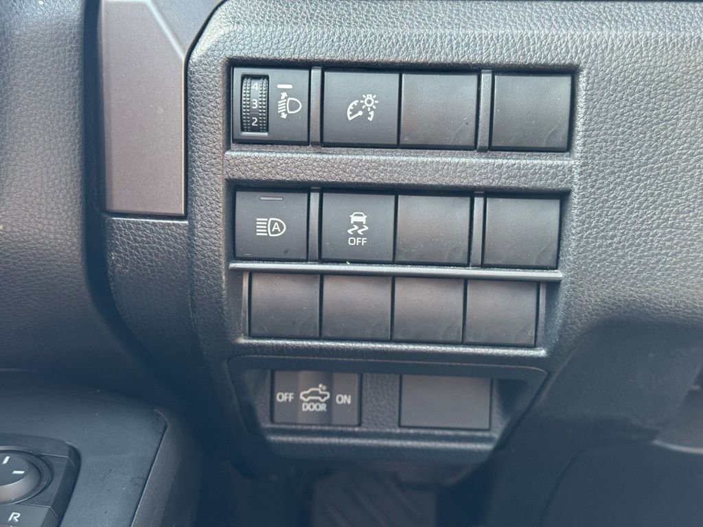 Certified 2024 Toyota Tacoma SR5 AWD/4WD image 32