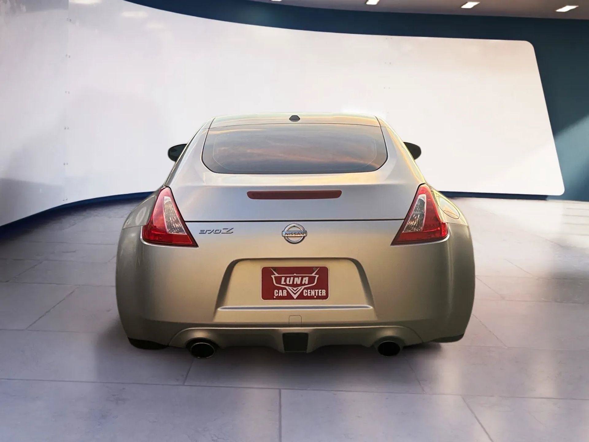 Used 2010 Nissan 370Z Touring RWD image 4