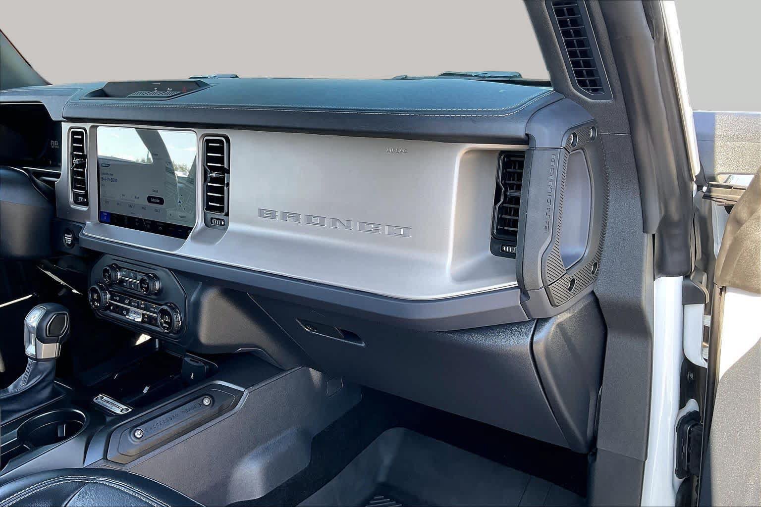 Used 2025 Ford Bronco Outer Banks AWD/4WD image 15