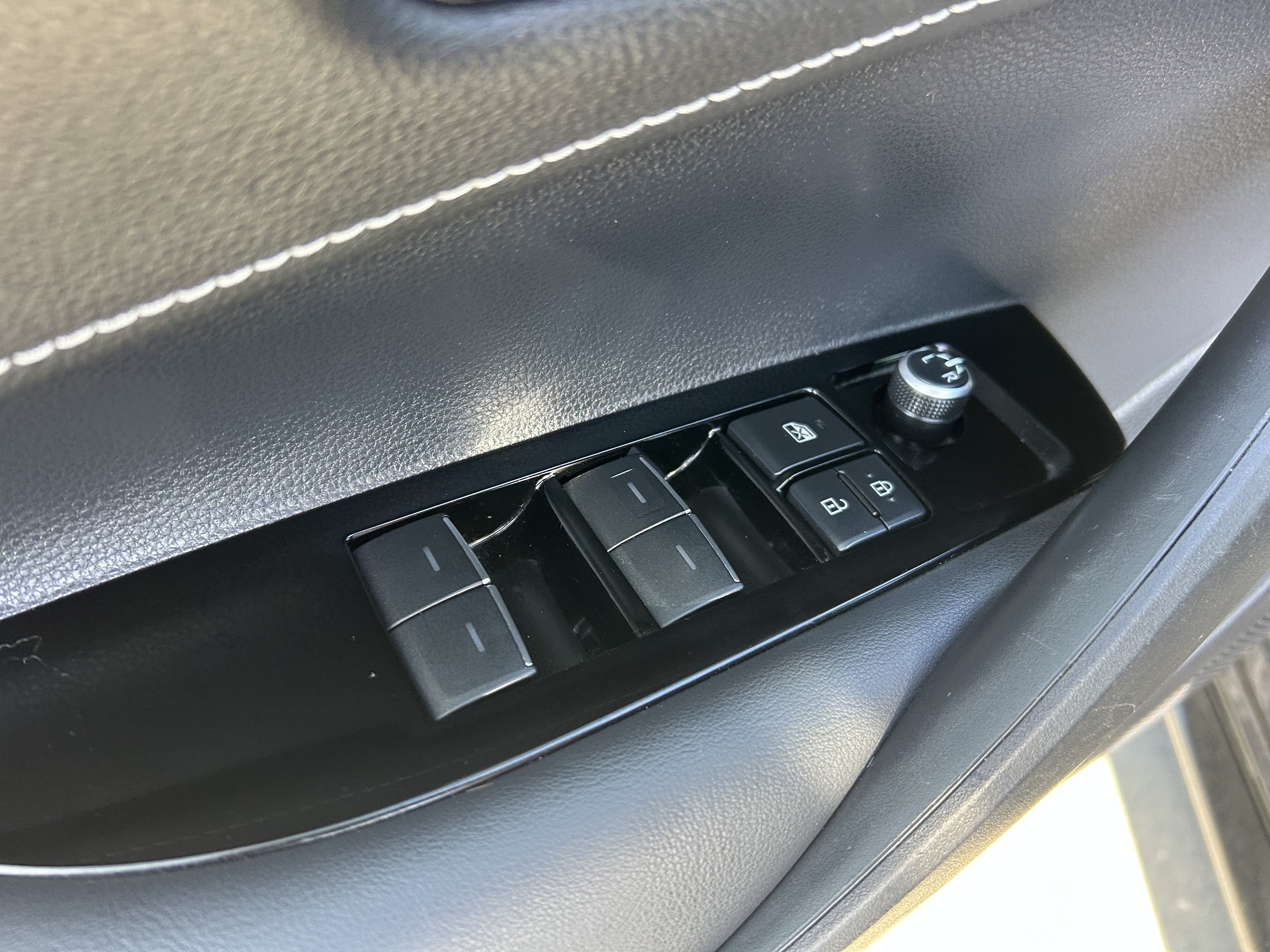 Certified 2020 Toyota Corolla SE w/ Carpet Mat Package FWD image 17