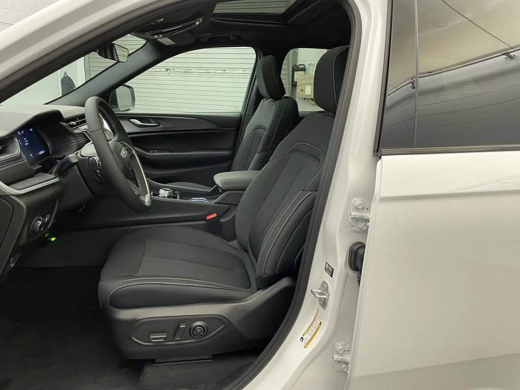 New 2026 Jeep Grand Cherokee Laredo X AWD/4WD image 15