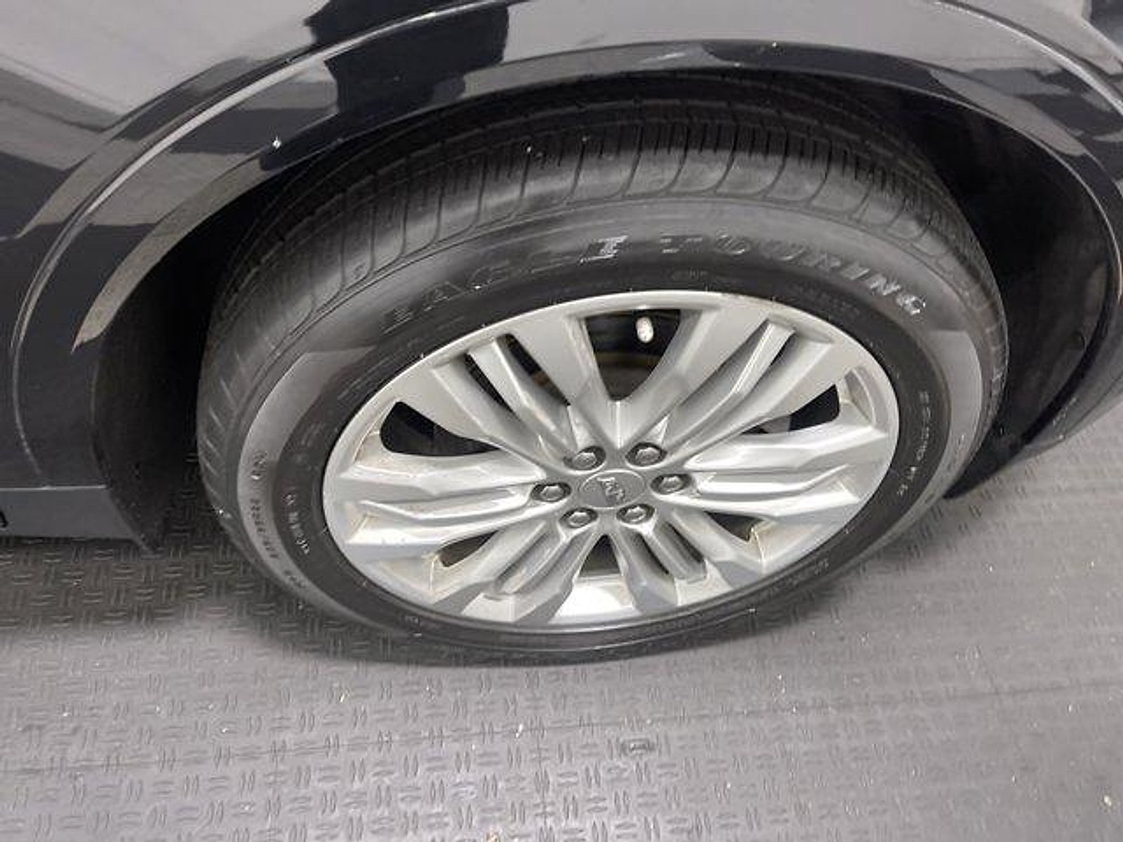 Used 2018 Cadillac XT5 Premium Luxury FWD image 10