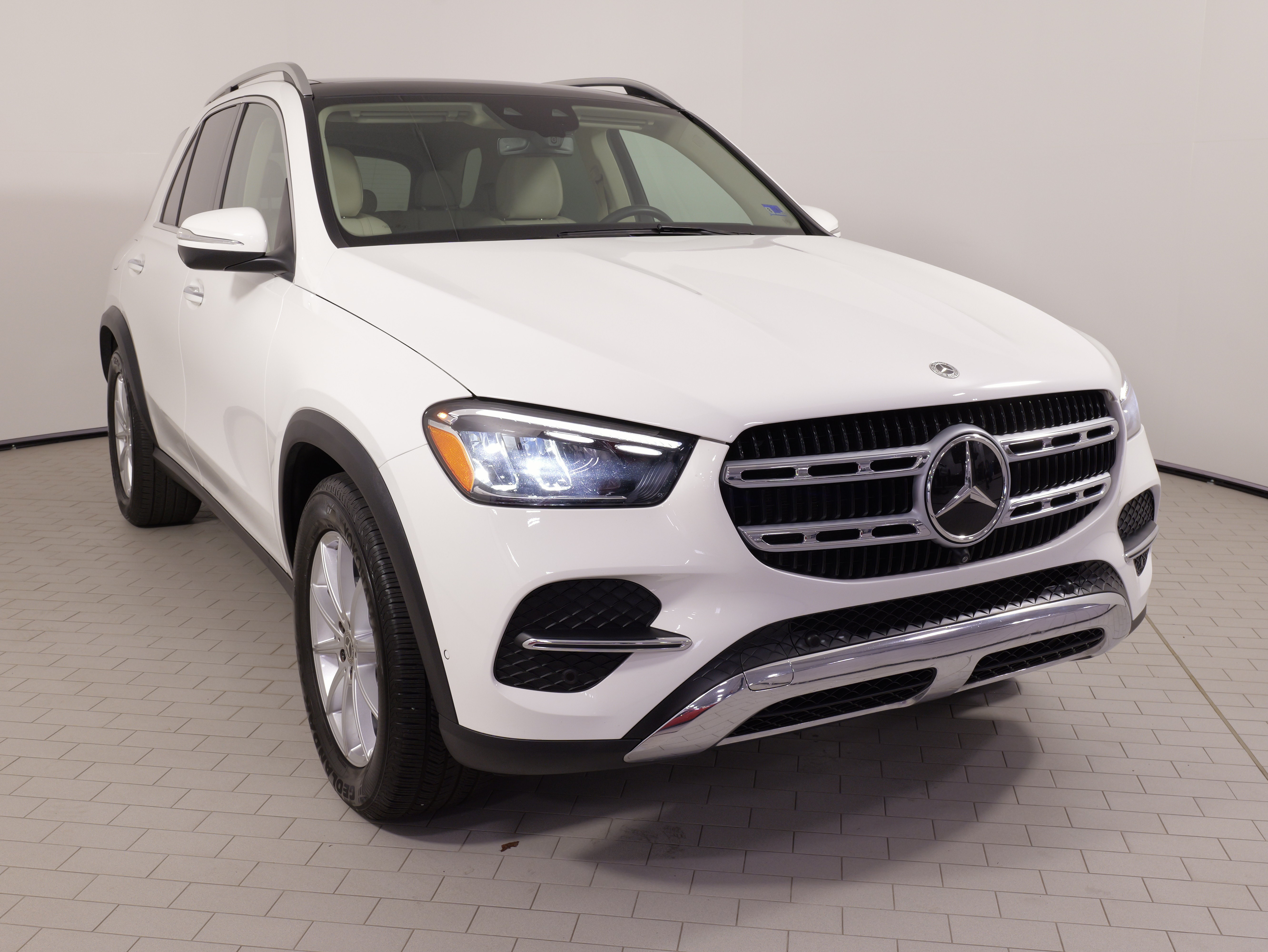 Used 2024 Mercedes-Benz GLE 350 4MATIC image 5
