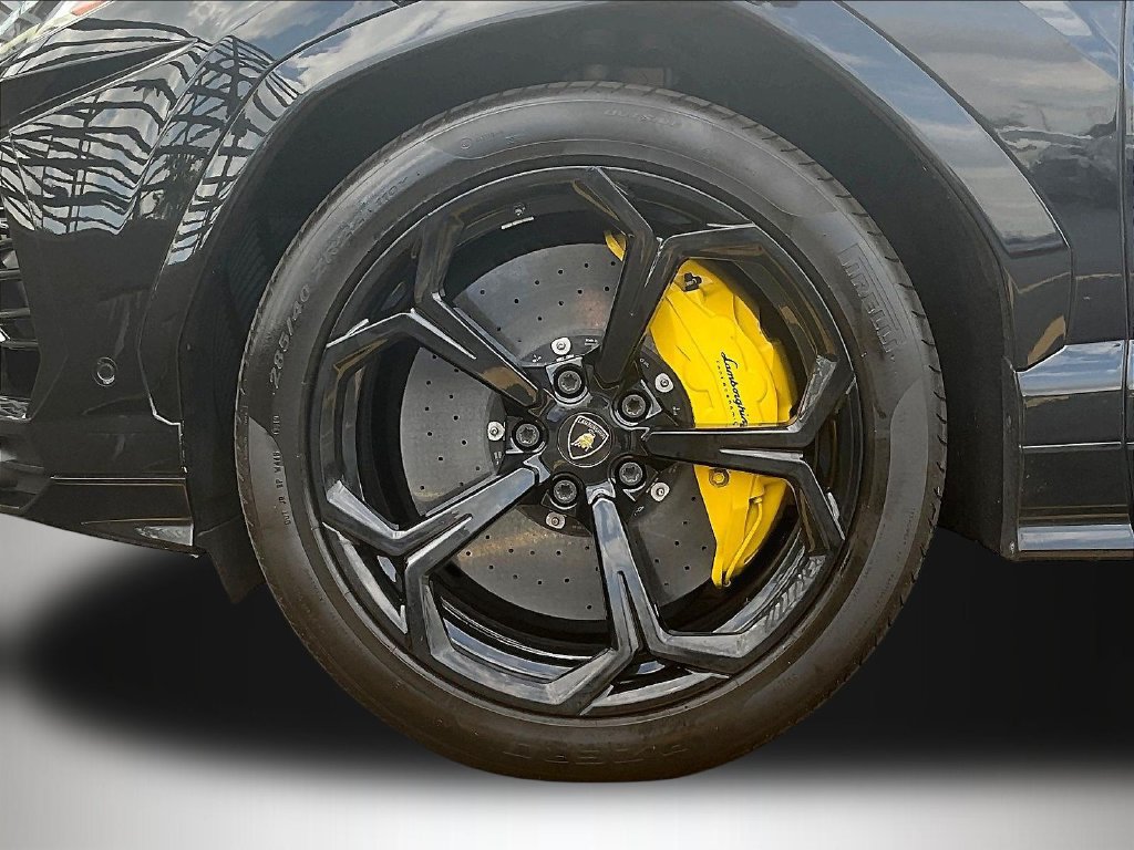 Used 2021 Lamborghini Urus AWD/4WD image 34