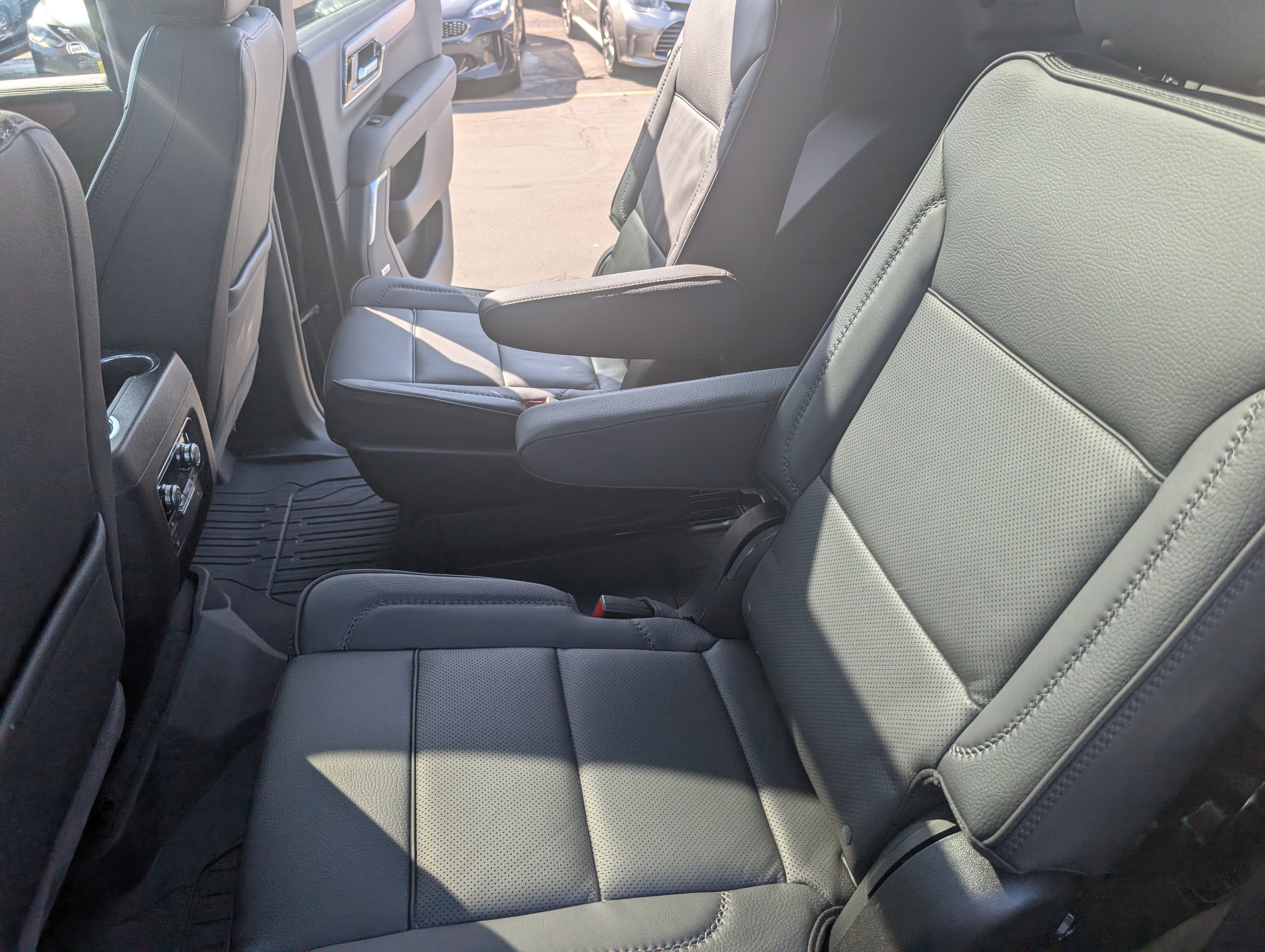 Used 2026 GMC Yukon Denali w/ Sun & Power Step Package image 25