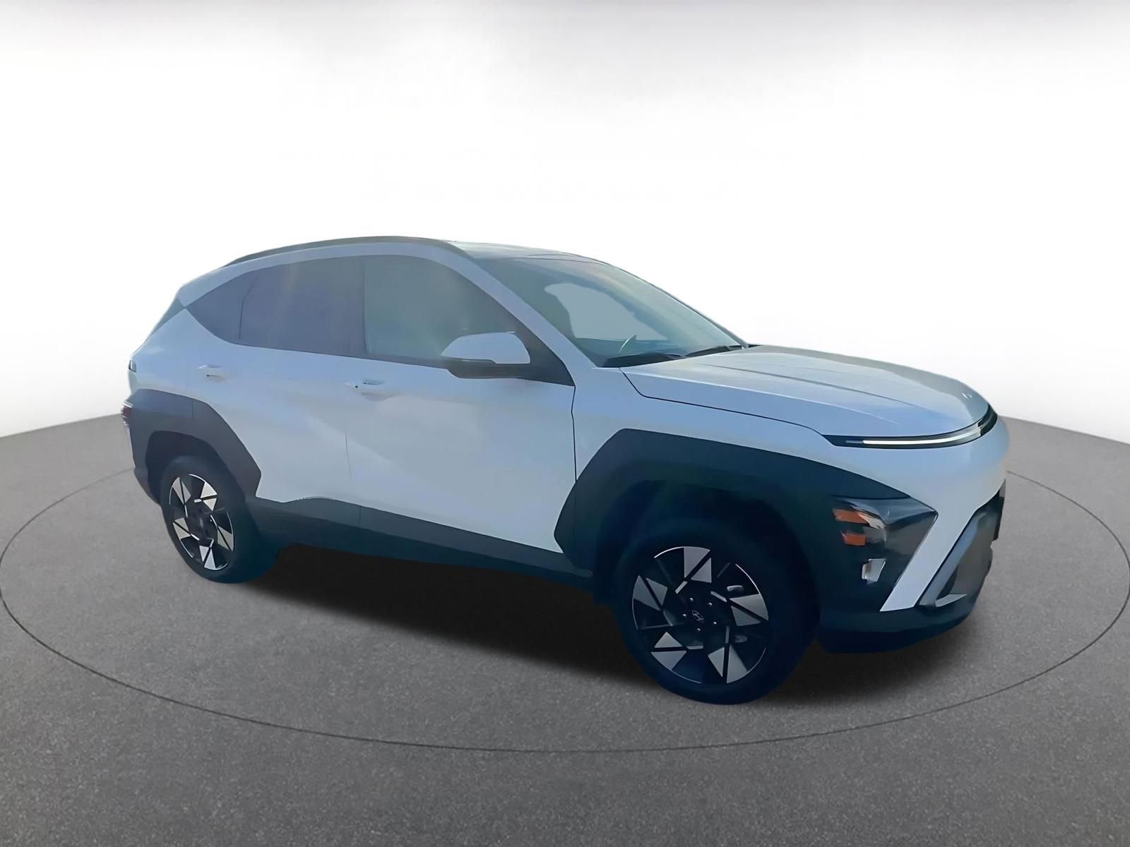 Used 2025 Hyundai Kona SEL image 2