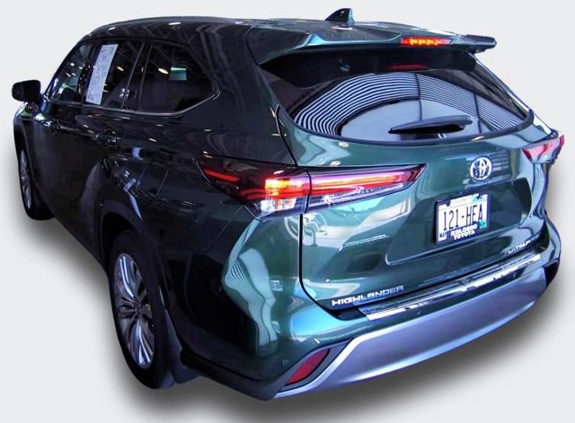 Used 2024 Toyota Highlander Platinum AWD/4WD image 4