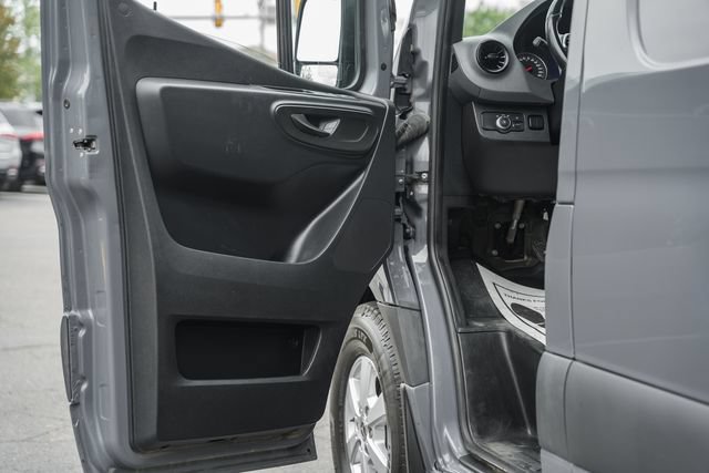 Used 2022 Mercedes-Benz Sprinter 2500 image 38