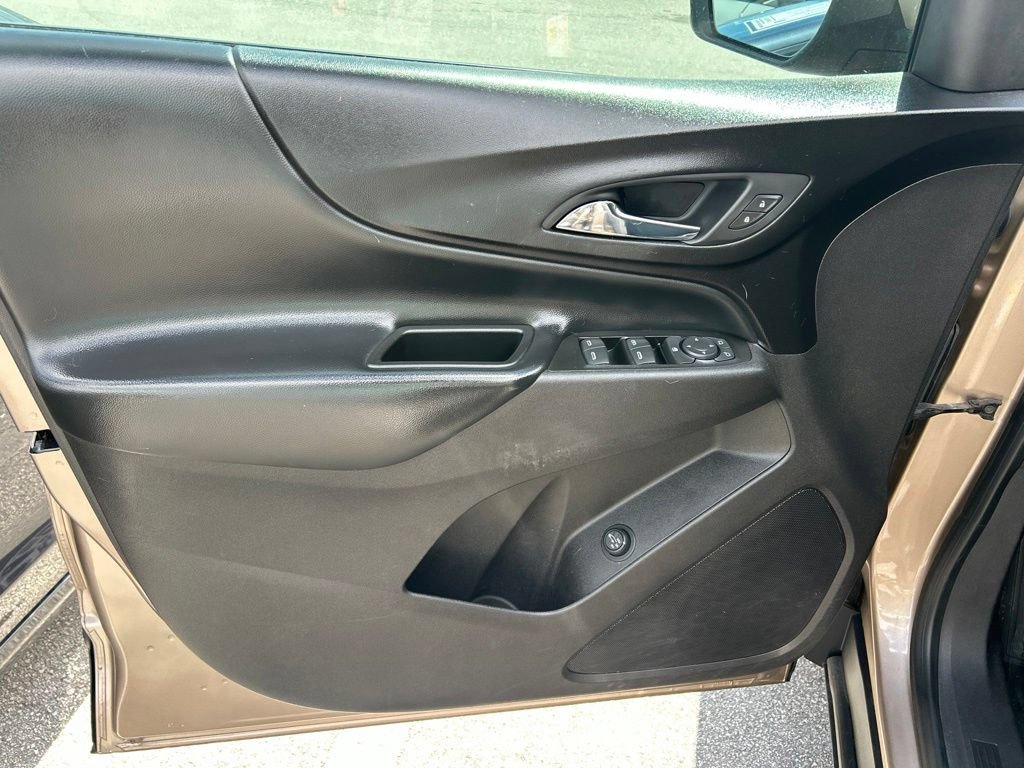 Used 2018 Chevrolet Equinox LT FWD image 17