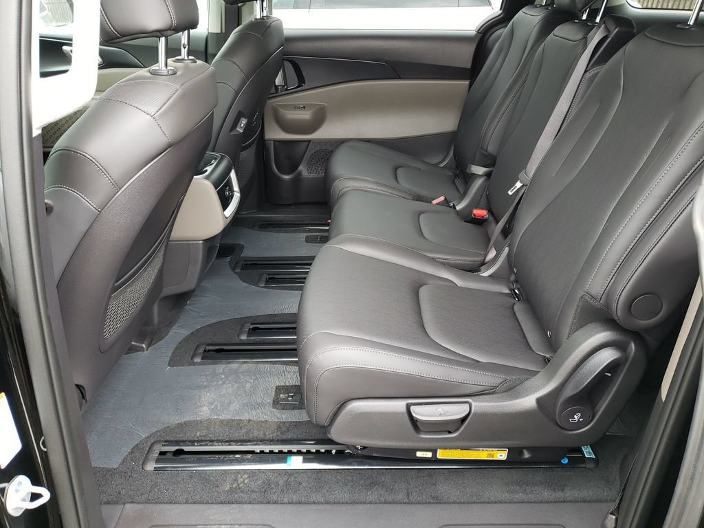 New 2026 Kia Carnival FWD image 22