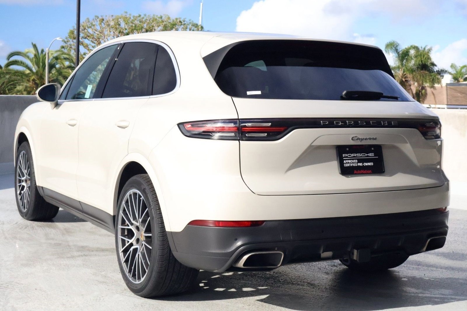 Certified 2023 Porsche Cayenne image 3