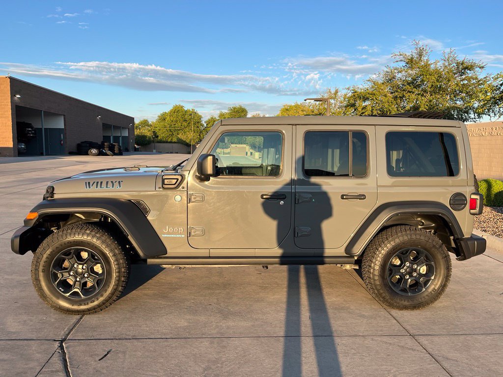 Used 2023 Jeep Wrangler Unlimited w/ Sun & Screen Package AWD/4WD image 11