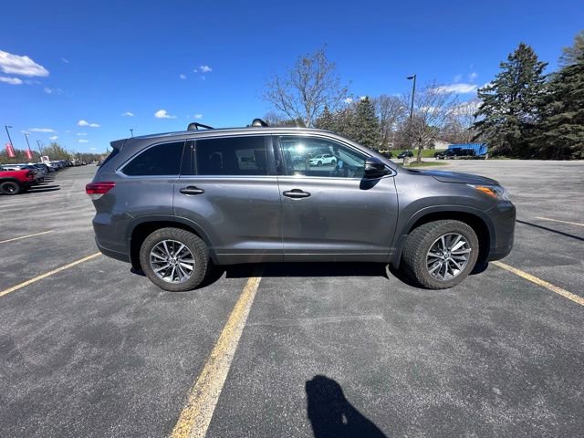 Used 2018 Toyota Highlander XLE AWD/4WD image 2