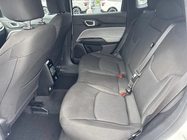 Used 2023 Jeep Compass Sport AWD/4WD image 15