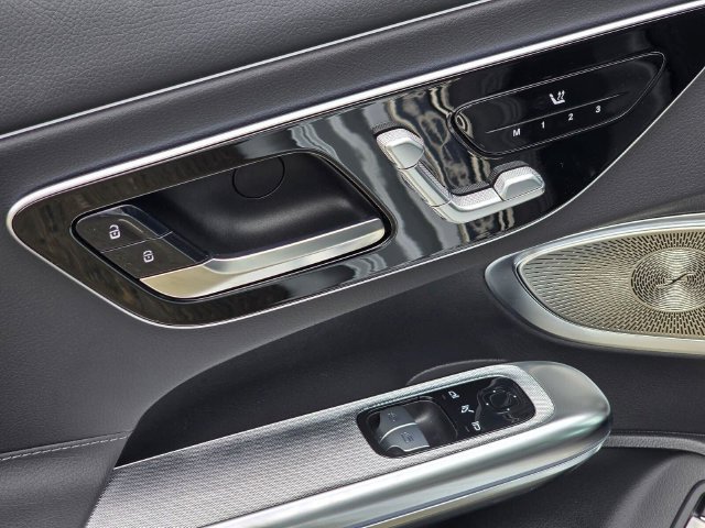 Used 2024 Mercedes-Benz CLE 300 4MATIC Coupe image 18