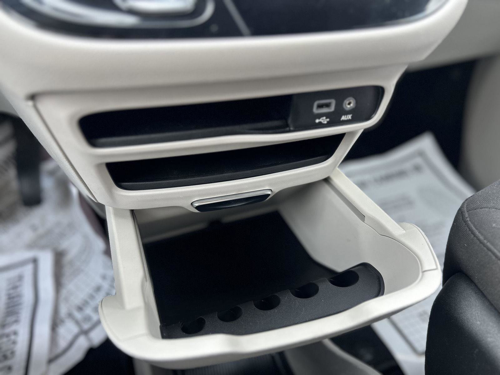 Used 2020 Chrysler Voyager LX FWD image 25