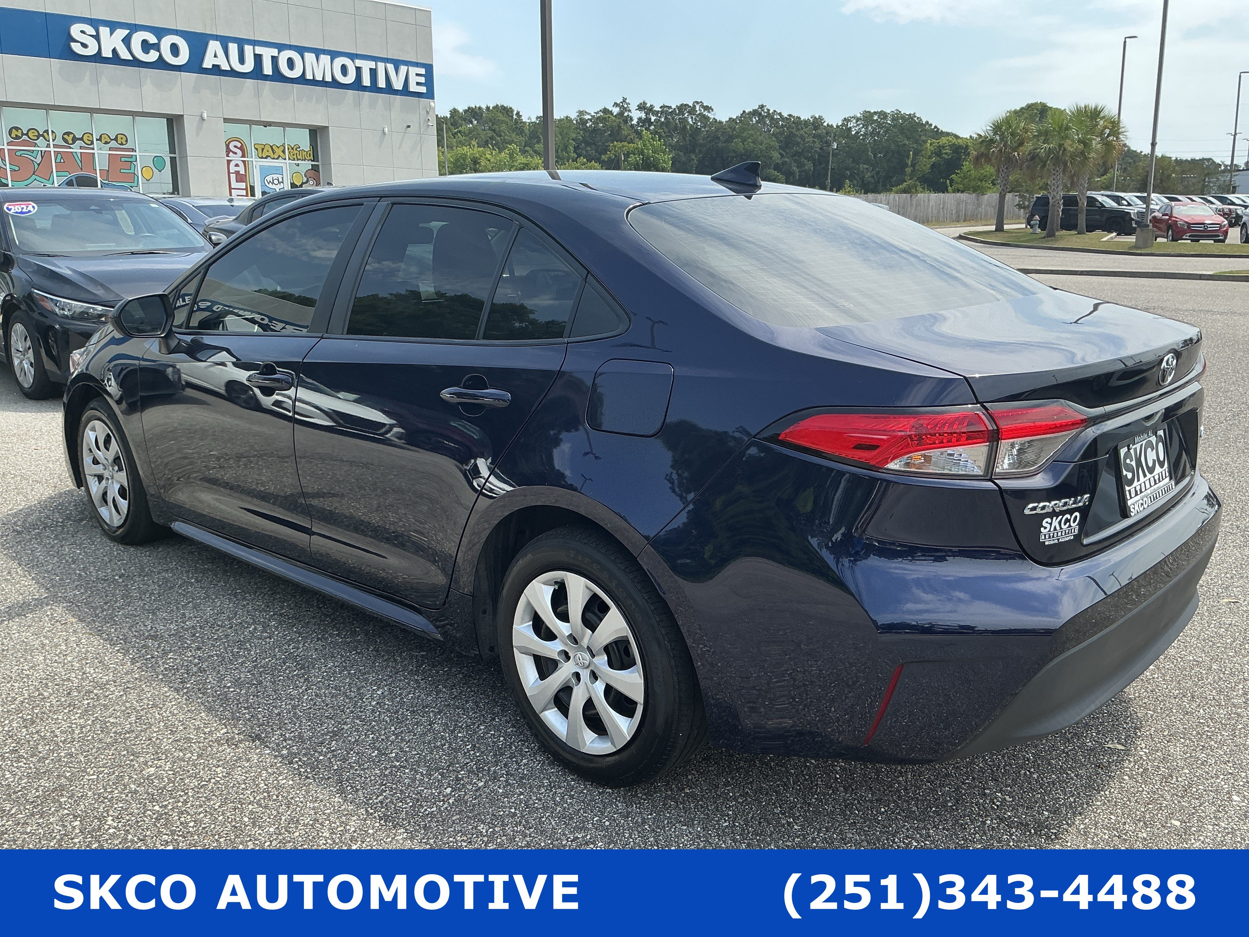 Used 2024 Toyota Corolla LE FWD image 3