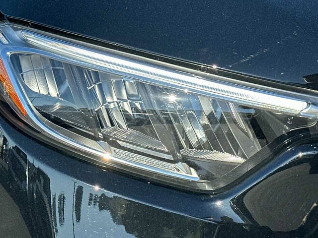 Used 2025 Mercedes-Benz GLC 350e 4MATIC image 33