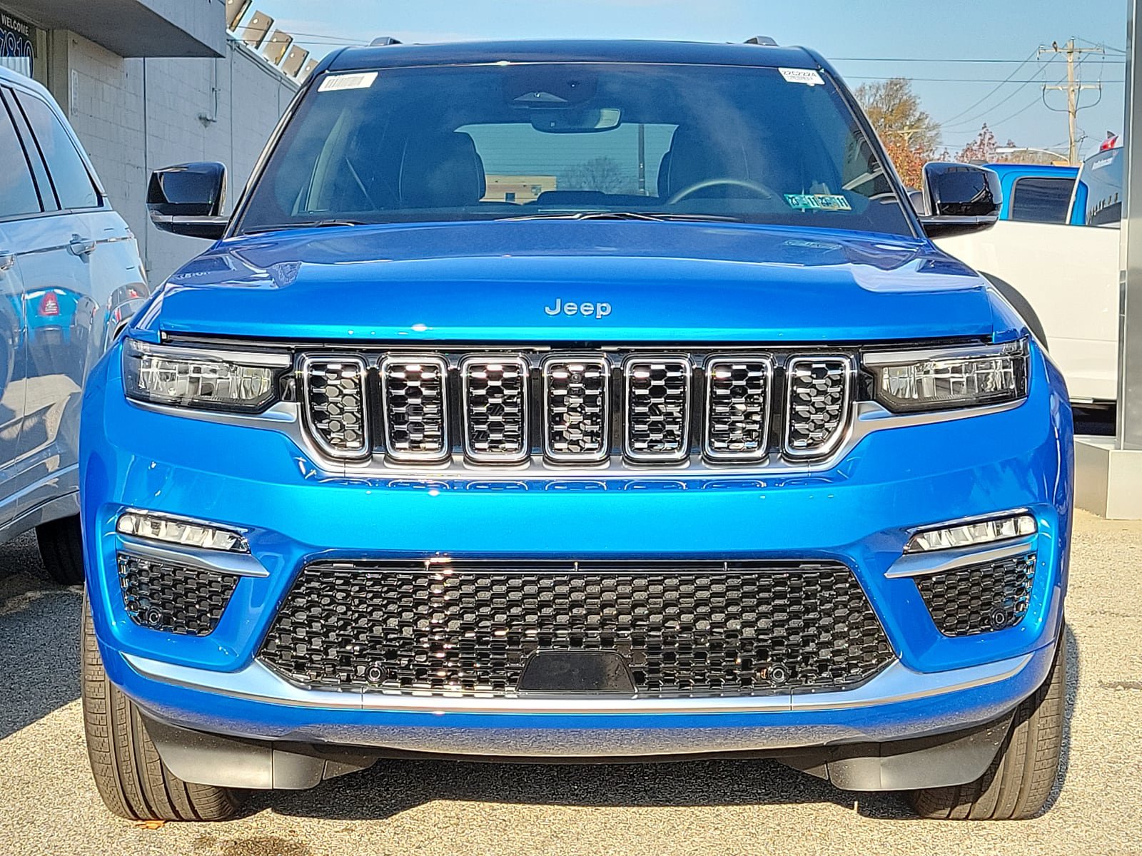 New 2022 Jeep Grand Cherokee Summit AWD/4WD image 2