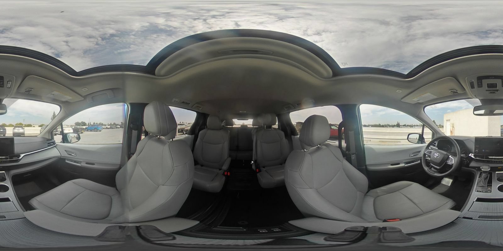 Used 2025 Toyota Sienna XLE FWD image 44