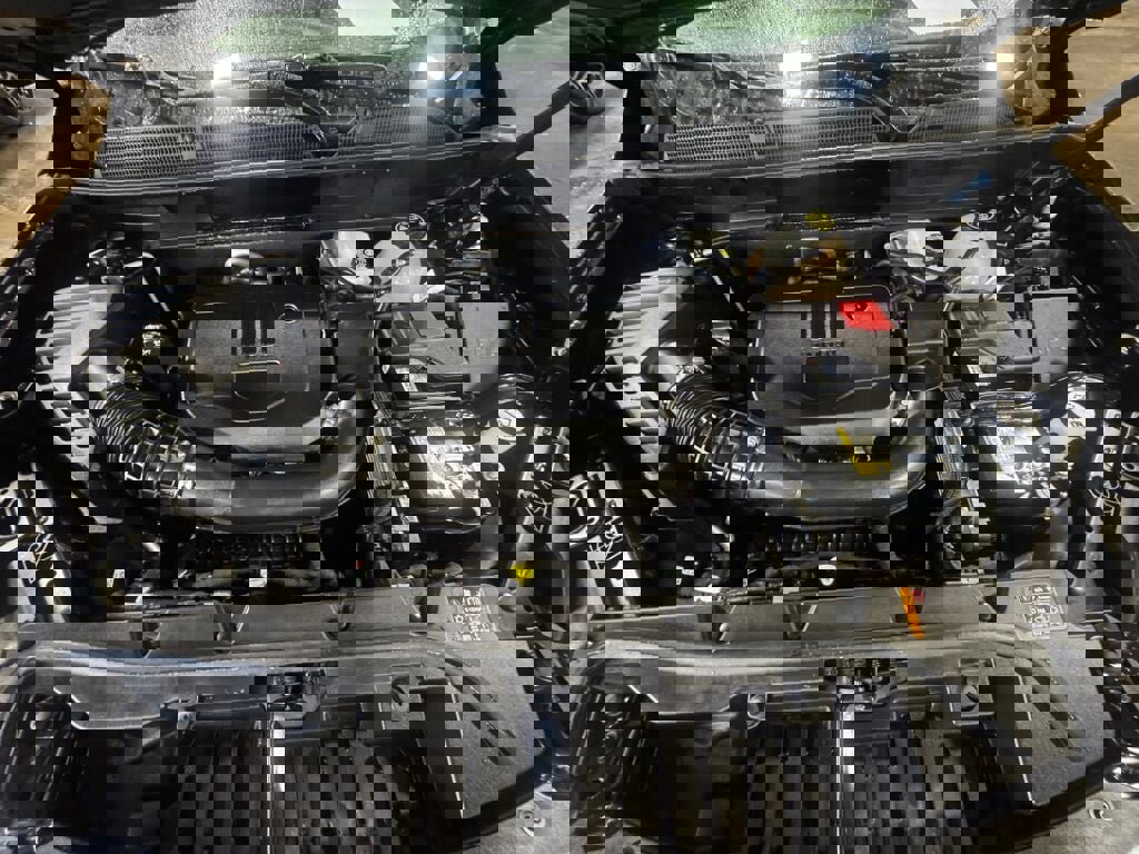 Used 2023 GMC Acadia SLT w/ Preferred Package image 23