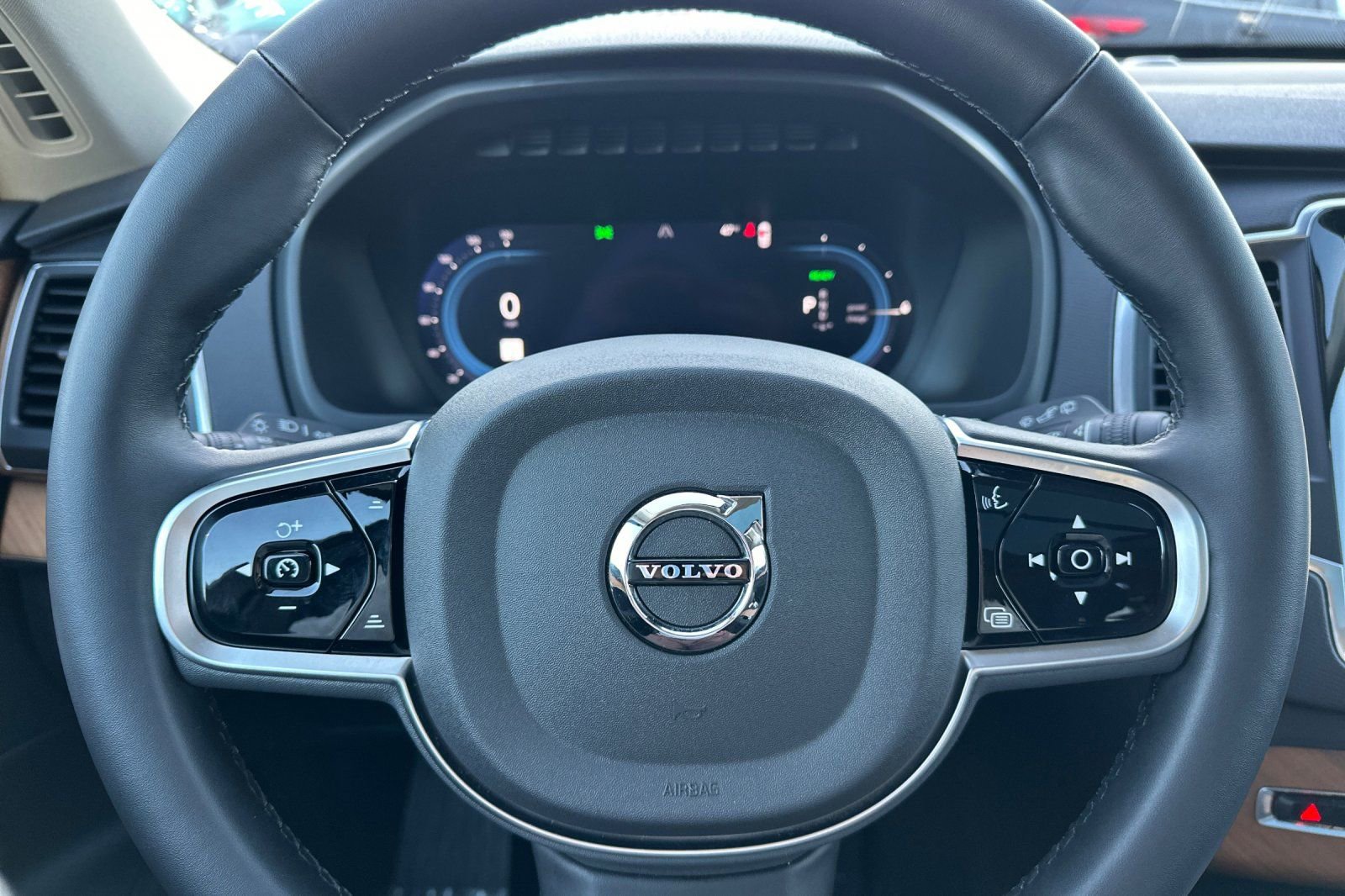 Used 2025 Volvo XC90 T8 Core w/ Protection Package Premier image 26